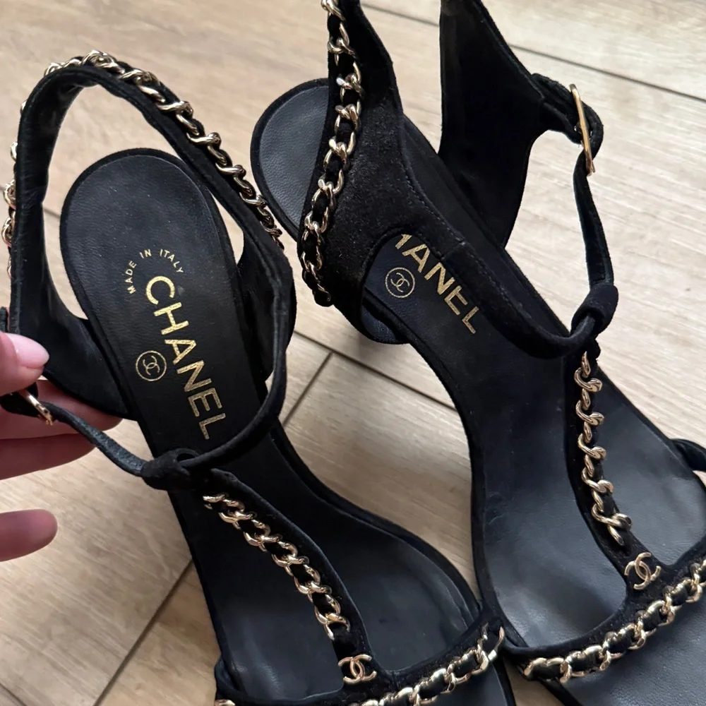 CHANEL timeless black